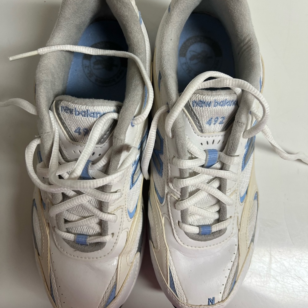 GENTLY USED women’s New Balance 492. Box included. 8.5D